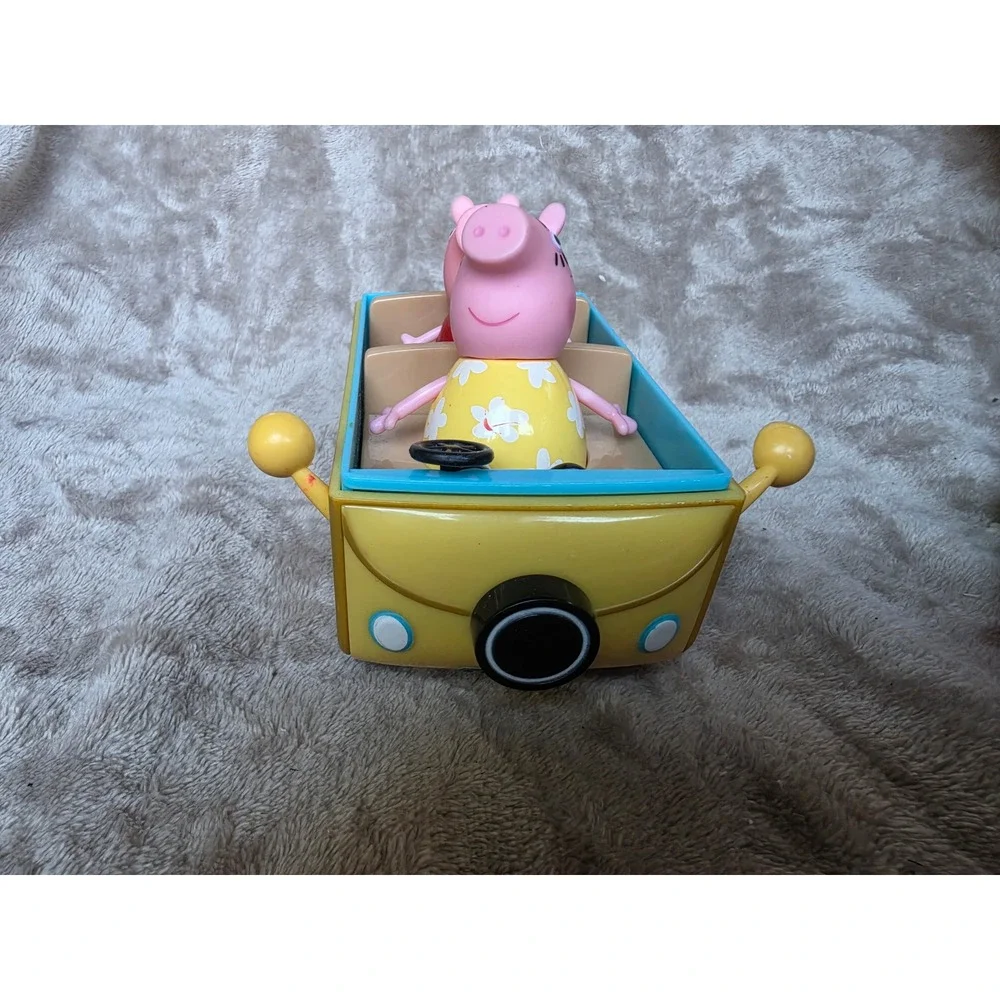 Peppa Pig School Bus Vehicle and 7 Figure Lot Jazwares George Daddy Pig Friends